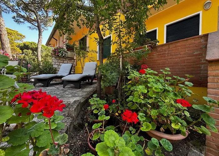 Cozy Villa With Garden Near The Sea
